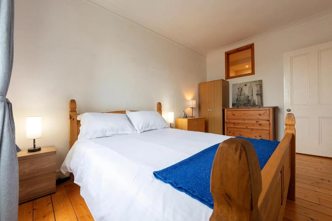 Cosy Quiet Traditional Top Floor Central Edinburgh Apartment With Stunning Views United Kingdom