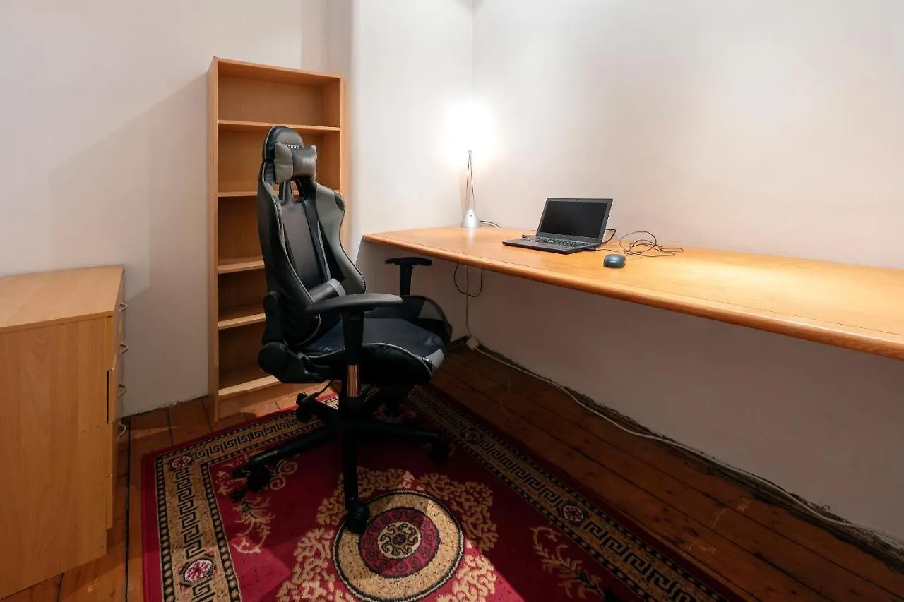 Cosy Quiet Traditional Top Floor Central Edinburgh Apartment With Stunning Views